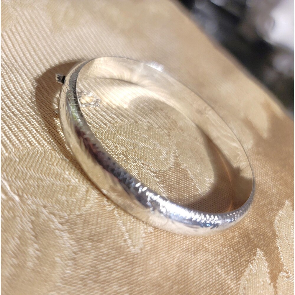 925 Sterling Silver Bangle Bracelet Hinged w Latch & safety chain w fine etching